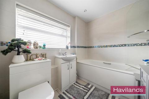 4 Genever Close, London, E4 9BT