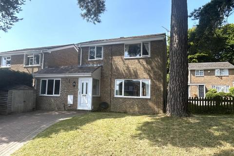 4 bedroom link detached house for sale, Plover Close, Southampton