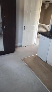 Studio to rent, Sandringham Road, London E10