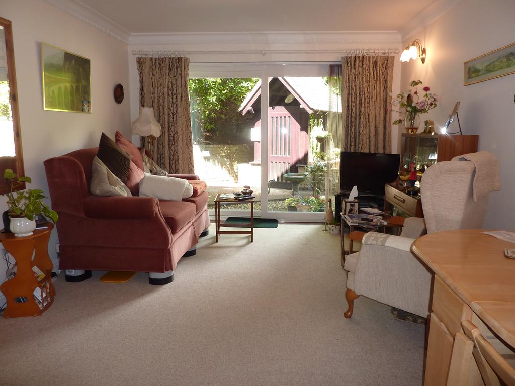 162164 Canford Cliffs Road, Canford Cliffs, Poole BH13 2 bed