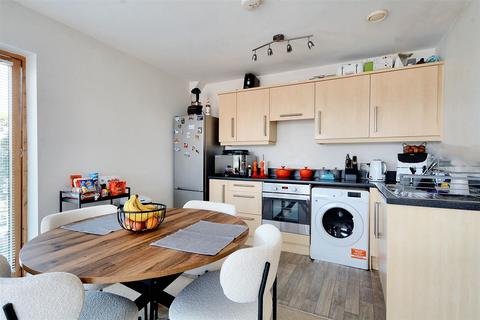 2 bedroom apartment for sale, Binding Close, Nottingham