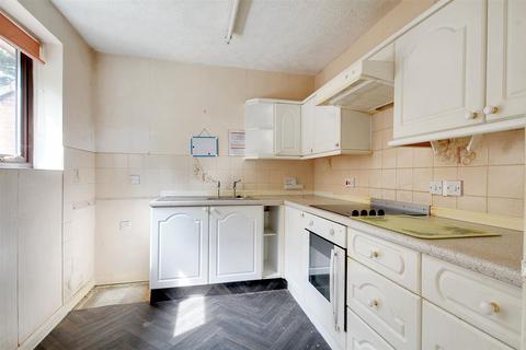 2 bedroom maisonette for sale, Brookdale Court, Nottingham