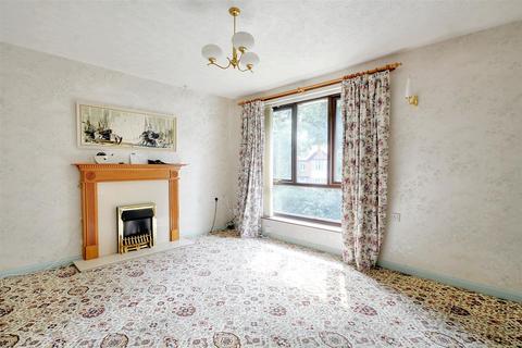 2 bedroom maisonette for sale, Brookdale Court, Nottingham