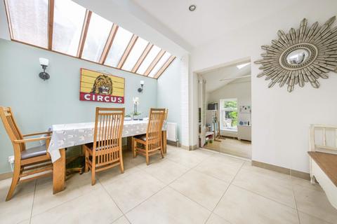 43 Lock Road, Richmond, TW10 7LQ