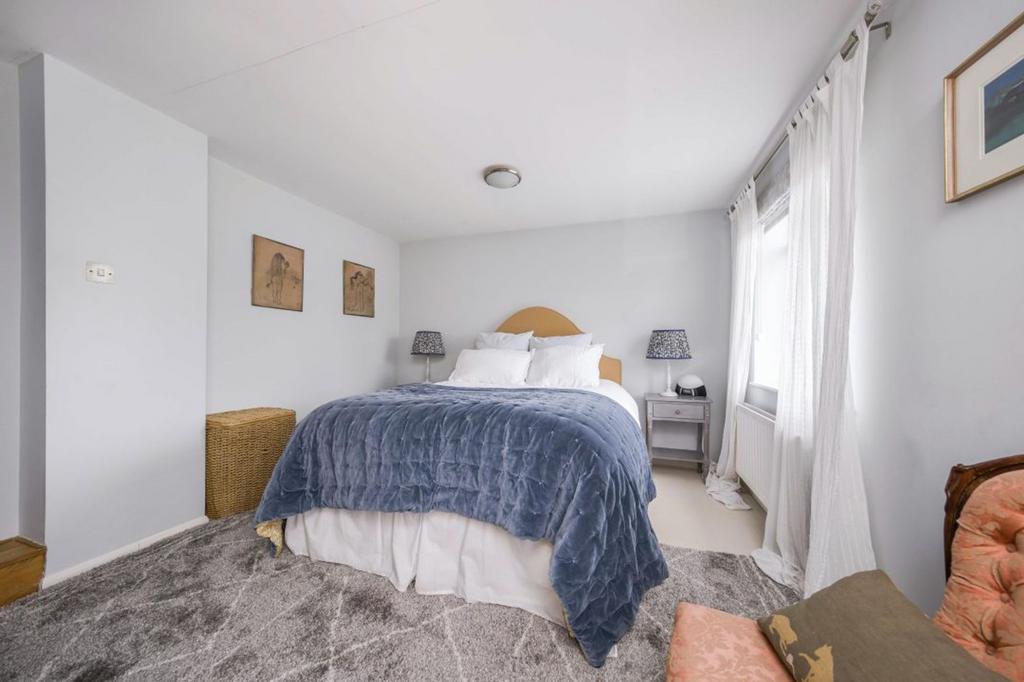 Rear bedroom