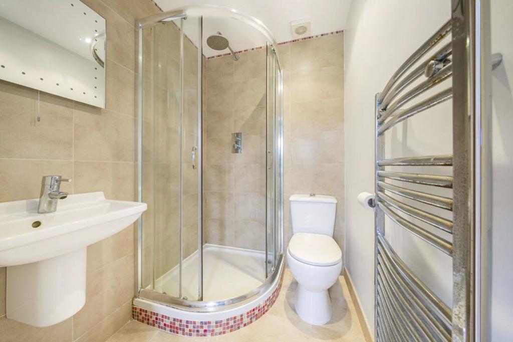 En suite bathroom