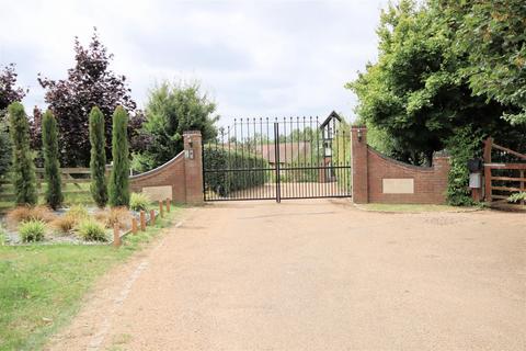 3 bedroom barn conversion to rent, Park Road, Toddington, Dunstable