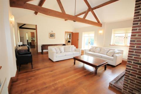 3 bedroom barn conversion to rent, Park Road, Toddington, Dunstable