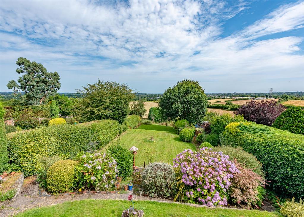 88 Springhill Lane-Garden 1.jpg
