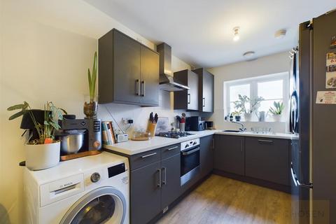 4 bedroom terraced house for sale, Millstone Way, Gloucester