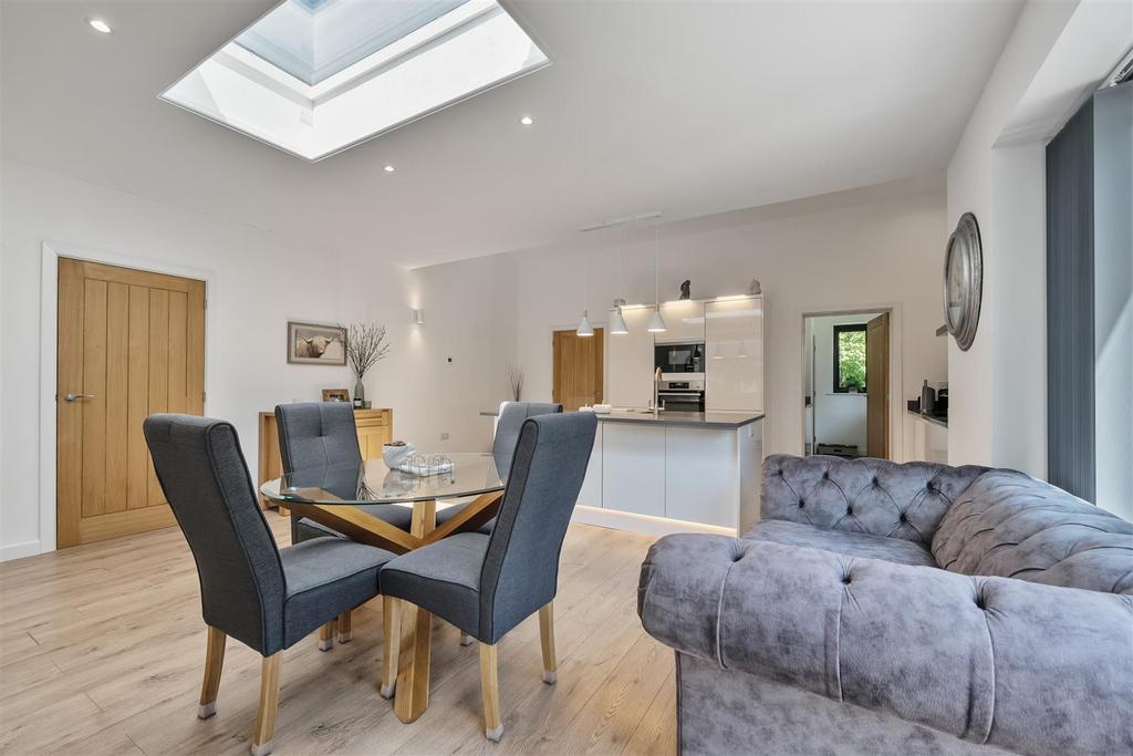 Dining/Kitchen