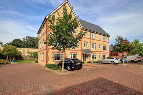 2 bedroom flat for sale, North Lodge Park, Milton, Cambridge