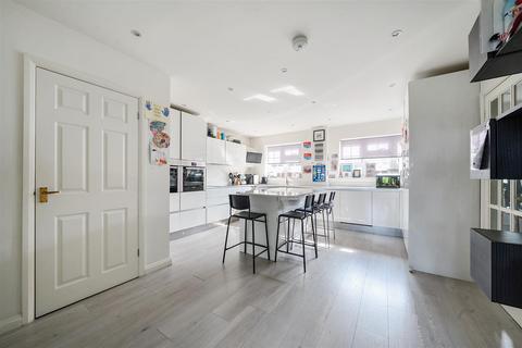 4 bedroom detached house for sale, The Squirrels, Bushey WD23