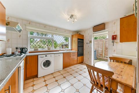29 High Beeches, Banstead, SM7 1NB