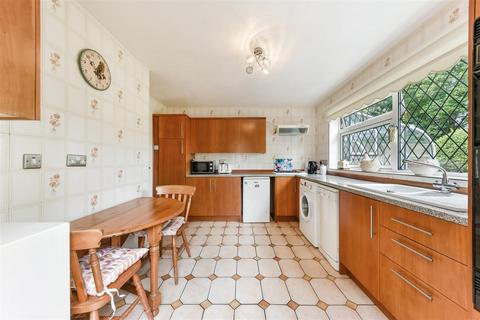 29 High Beeches, Banstead, SM7 1NB
