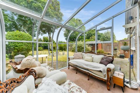 29 High Beeches, Banstead, SM7 1NB