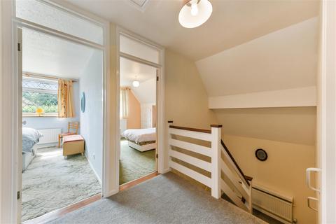 29 High Beeches, Banstead, SM7 1NB