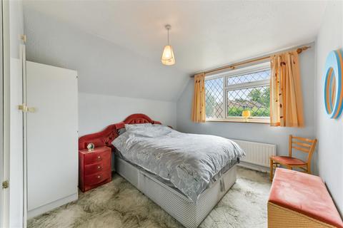 29 High Beeches, Banstead, SM7 1NB