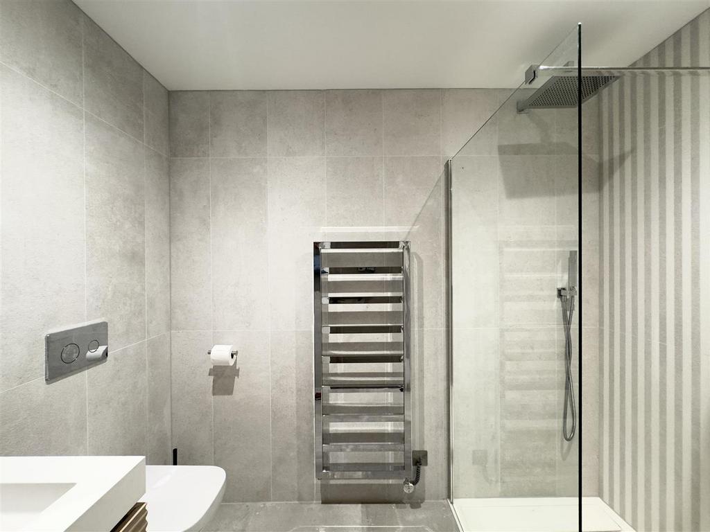 Bedroom One En-suite