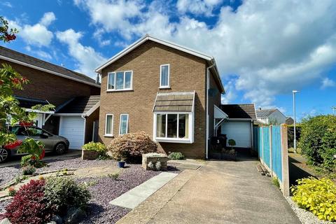 4 bedroom detached house for sale, Isis Court, Craig y Don, Llandudno