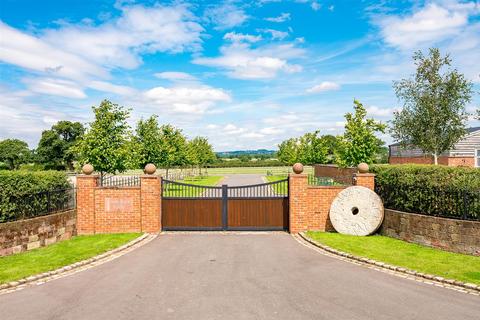 5 bedroom equestrian property for sale, Tattenhall Lane, Beeston, Tarporley, Cheshire, CW6 9UA