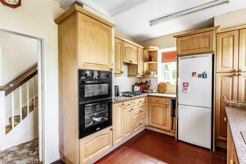 34 Beadles Lane, Oxted, RH8 9JJ