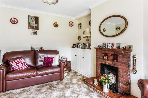 34 Beadles Lane, Oxted, RH8 9JJ