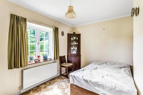 34 Beadles Lane, Oxted, RH8 9JJ