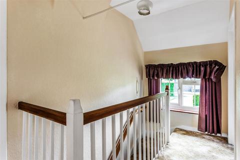 34 Beadles Lane, Oxted, RH8 9JJ