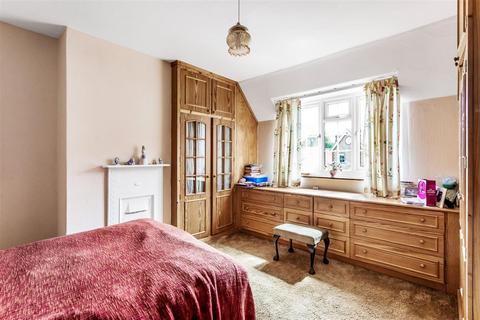 34 Beadles Lane, Oxted, RH8 9JJ