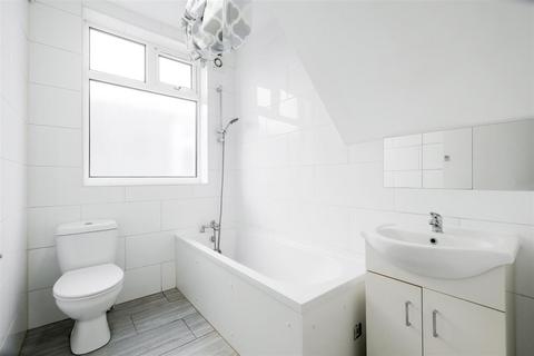 2 bedroom flat to rent, Lechmere Avenue, Woodford Green