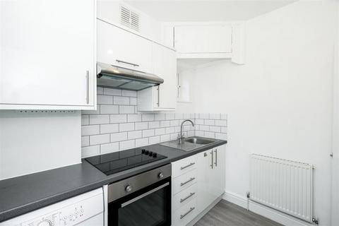 2 bedroom flat to rent, Lechmere Avenue, Woodford Green