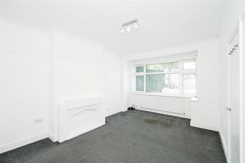 2 bedroom flat to rent, Lechmere Avenue, Woodford Green