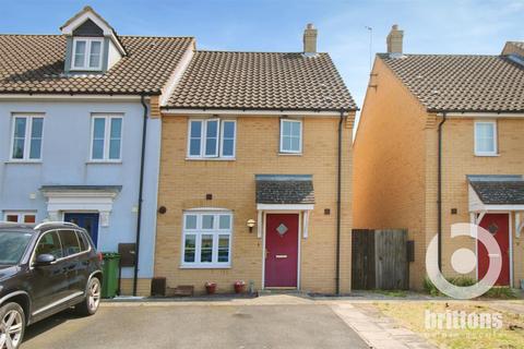 3 bedroom end of terrace house for sale, Poppyfields, West Lynn