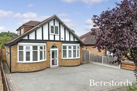 4 bedroom bungalow for sale, Ashlyn Grove, Hornchurch, RM11