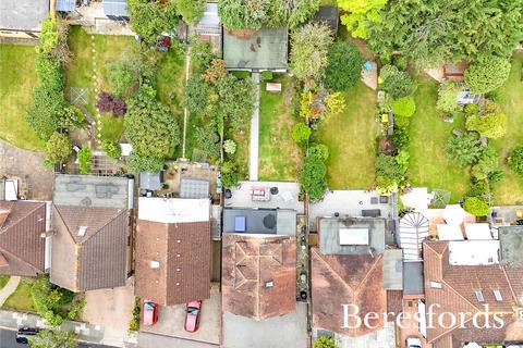 15 Ashlyn Grove, Hornchurch, RM11 2EG