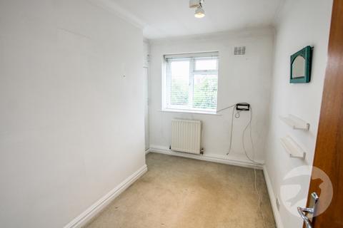 5 High Point, London, SE9 3PA