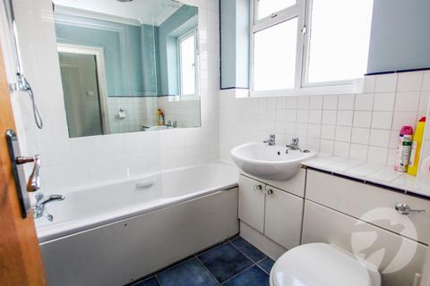 5 High Point, London, SE9 3PA