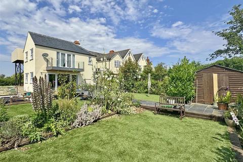 3 bedroom end of terrace house for sale, Kentish Farm Road, Stisted, Braintree