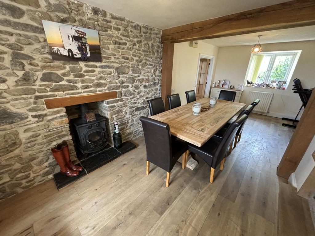 Sitting room/dining room