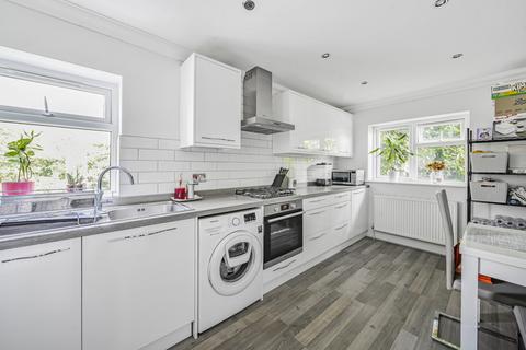 1c, Fiveways Wolf Lane, Windsor, SL4 4HR