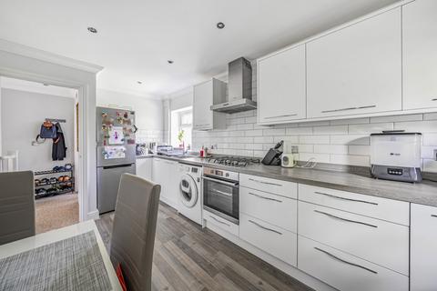 1c, Fiveways Wolf Lane, Windsor, SL4 4HR