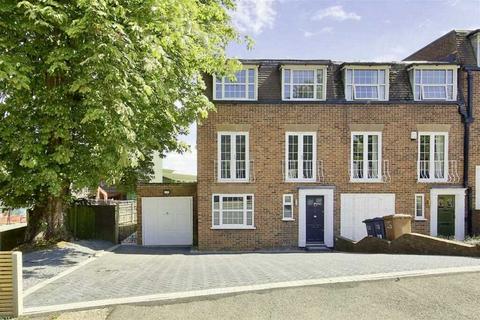 5 bedroom end of terrace house to rent, Newstead Way, London