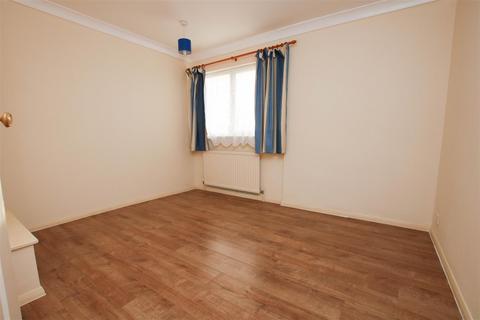 3 bedroom terraced house to rent, Bardon Green, Aylesbury HP20