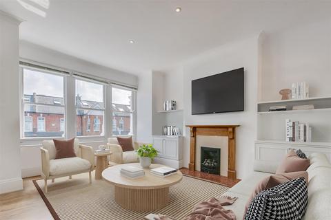 3 bedroom flat for sale, Replingham Road, London