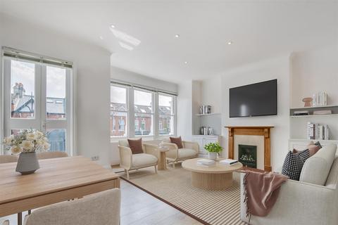 3 bedroom flat for sale, Replingham Road, London