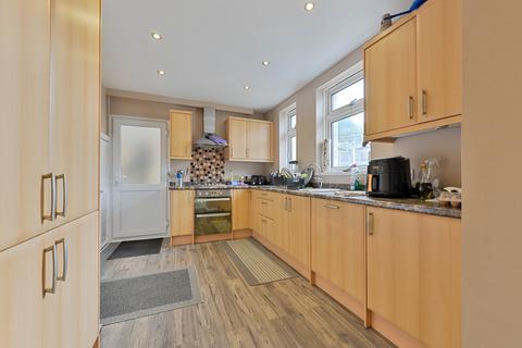 42 Cedar Avenue, Worcester, WR4 9UD