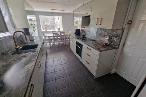 110 Park View, Crewkerne, TA18 8JG