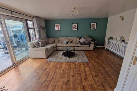 110 Park View, Crewkerne, TA18 8JG