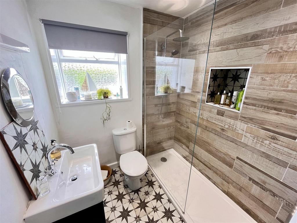 Ensuite shower room